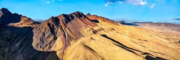 Pallay Punchu z Apu Takllo Rainbow Mountains v Peru — Stock fotografie