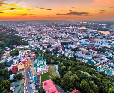 Ukrayna, Kiev 'deki Aziz Andrew Kilisesi ve Podil