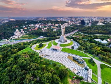 Ukrayna, Kiev 'deki Anavatan Anıtı