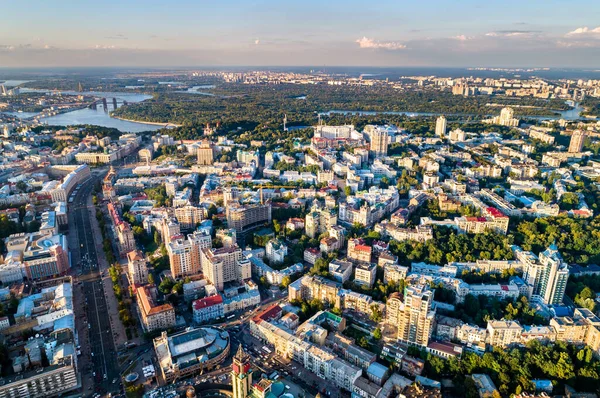 Lypky and Khreshchatyk, the main street of Kiev — Stock Photo, Image