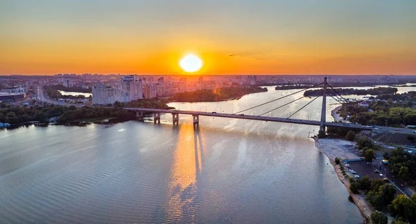 Il ponte Moskovskyi attraverso il Dnieper a Kiev, Ucraina — Foto Stock