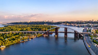 Kiev, Ukrayna Dinyeper bitmemiş köprüden