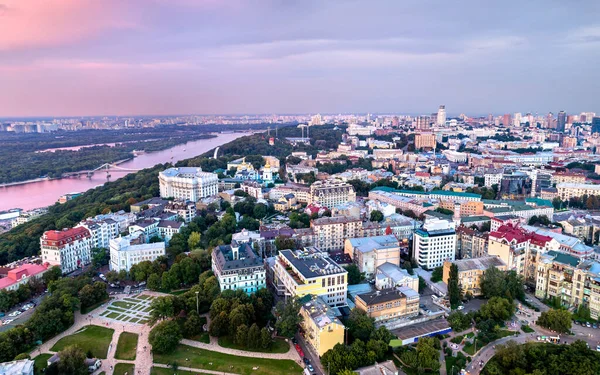 Légi panoráma Old Kyiv Ukrajnában — Stock Fotó