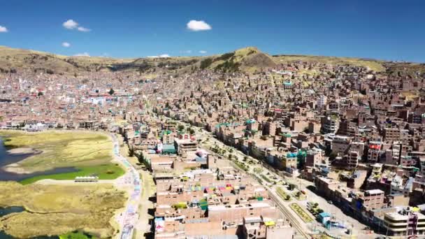 Vista de Puno com Lago Titicaca no Peru — Vídeo de Stock