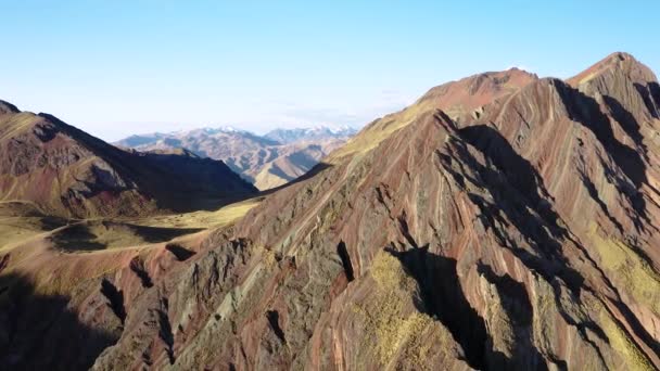 Pallay Punchu de Apu Takllo Rainbow Mountains no Peru — Vídeo de Stock