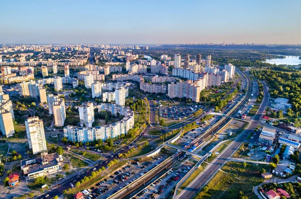 Widok z lotu ptaka okręgu Troieszczyna w Kijowie, Ukraina — Zdjęcie stockowe