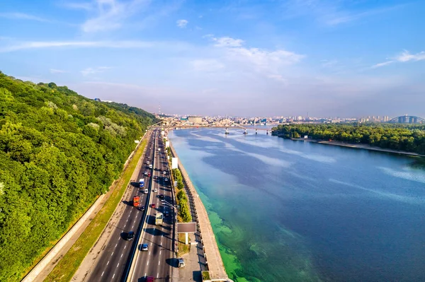 Autostrada lungo il fiume a Kiev, Ucraina — Foto Stock