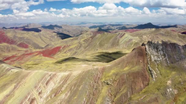 Vue Aérienne des Montagnes Arc-en-ciel Palccoyo au Pérou — Video
