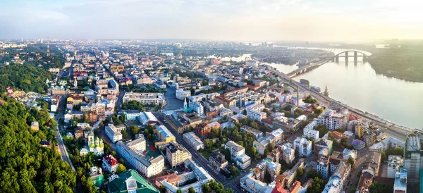 Letecký pohled na Podil, historický okres Kyjev, Ukrajina — Stock fotografie