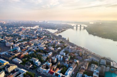 Ukrayna, Kiev 'in tarihi bir bölgesi olan Podil' in hava manzarası