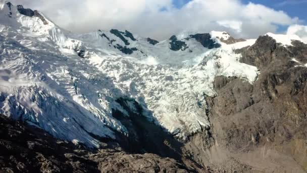 Glacier at the Huaytapallana mountain range in Huancayo, Peru — Stock Video