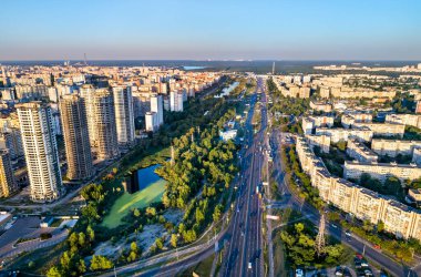 Kiev, Ukrayna Vatutin Caddesi'nin görünümü