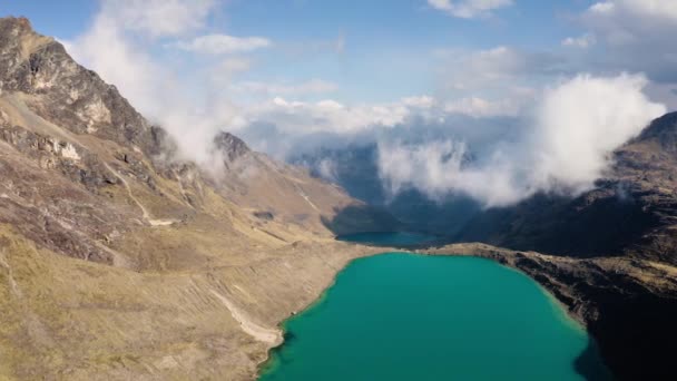Clouds and lake at Huaytapallana mountain in Huancayo, Peru — Stock Video