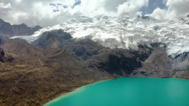 Glacier at the Huaytapallana mountain range in Huancayo, Peru — Stock Video