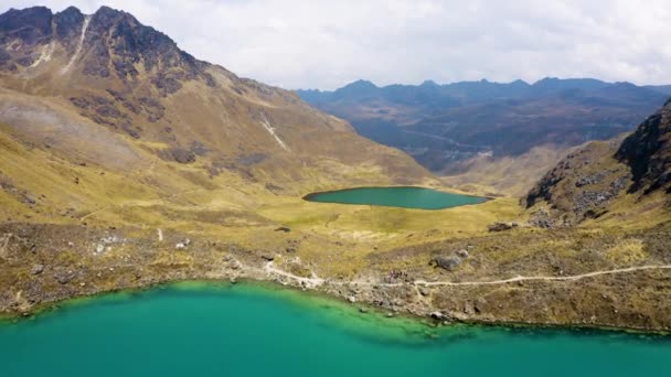 Lakes at the Huaytapallana mountain range in Huancayo, Peru — Stock Video