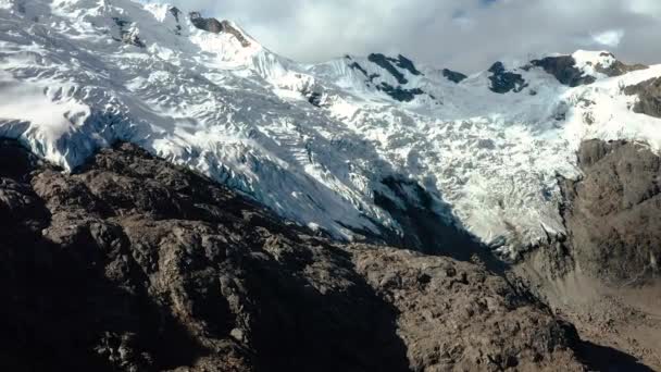 Glacier at the Huaytapallana mountain range in Huancayo, Peru — Stock Video