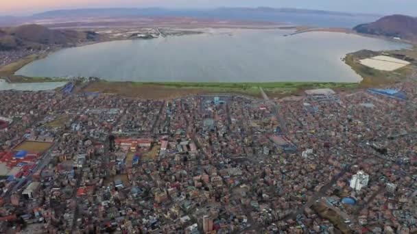 Luchtfoto van Puno in Peru — Stockvideo