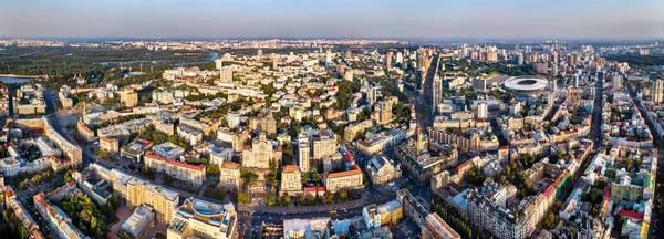 Khreshchatyk, hoofdstraat van Kiev, Oekraïne — Stockfoto