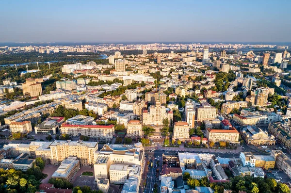 Khreshchatyk, hlavní ulice Kyjeva, Ukrajina — Stock fotografie