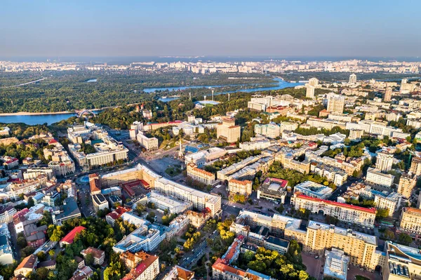 Khreshchatyk, hlavní ulice Kyjeva, Ukrajina — Stock fotografie