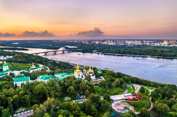 Widok z lotu ptaka Ławra Peczerska w Kijowie, Ukraina — Zdjęcie stockowe
