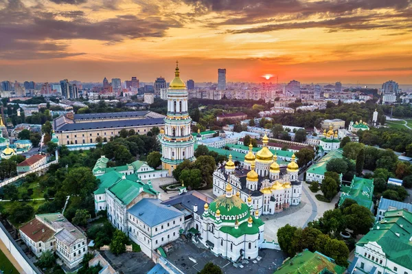 Dormition Cathedral of Pechersk Lavra i Kiev, Ukraina – stockfoto