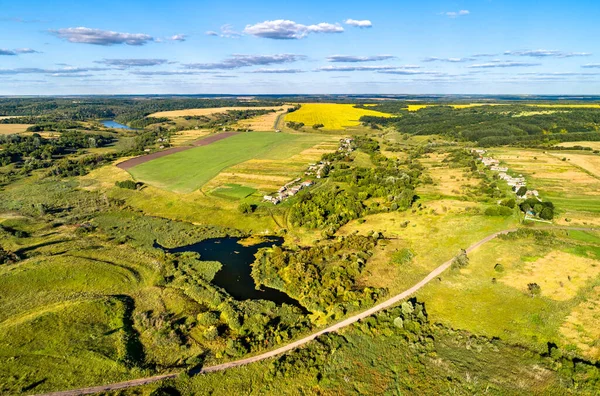 Luchtfoto landschap van Russische Chernozemye. Kotlevo dorp, Kursk regio — Stockfoto