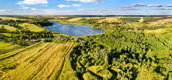 Paesaggio aereo di Chernozemye russo. villaggio Nizhnyaya Vablya, regione di Kursk — Foto Stock