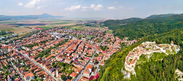 Rasnov Cidade e Fortaleza na Roménia — Fotografia de Stock