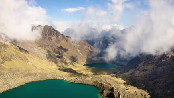 Clouds and lake at Huaytapallana mountain in Huancayo, Peru — Stock Video