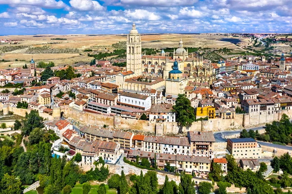 Widok z lotu ptaka na Segowię z katedrą w Hiszpanii — Zdjęcie stockowe
