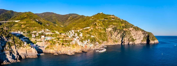 Wieś Riomaggiore w Cinque Terre, Włochy — Zdjęcie stockowe