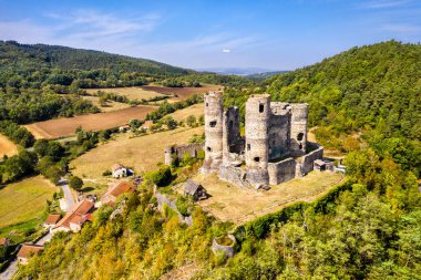 Auvergne, Fransa 'daki Domeyrat Kalesi harabeleri