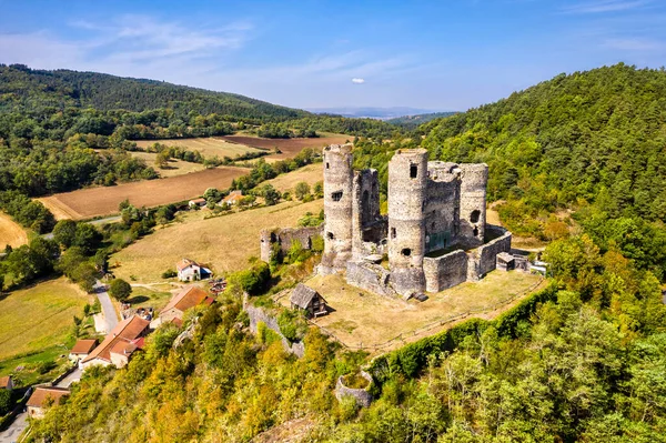 Ruiner av Domeyrat slott i Auvergne, Frankrike — Stockfoto