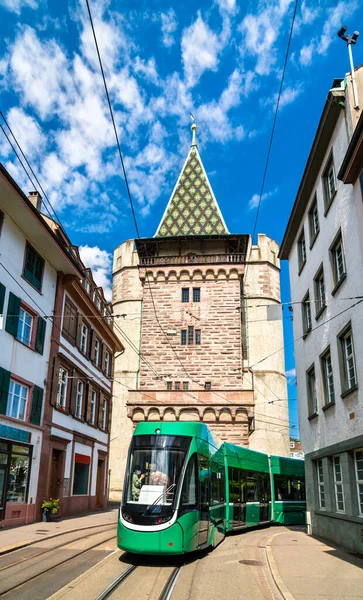 Das Historische Stadttor Spalentor Und Eine Straßenbahn Basel Schweiz — Stockfoto