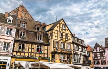 Colmar-Alsace, Fransa 'da geleneksel yarı keresteli evler