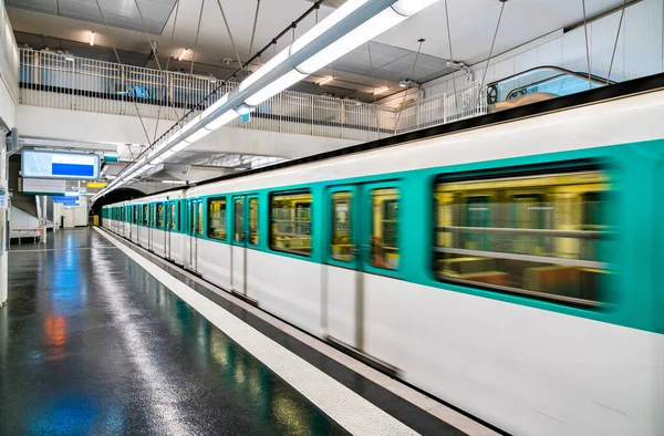 Paris Fransa Daki Aime Cesaire Metro Istasyonunda Tren — Stok fotoğraf