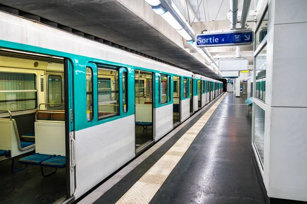 Train Mairie Daubervilliers Metro Station Paris France — Stock Photo, Image