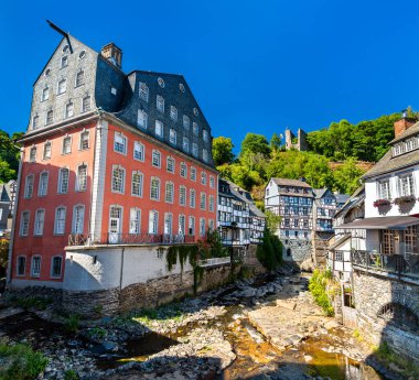 Monschau 'nun geleneksel mimarisi Kuzey Ren-Vestfalya, Almanya