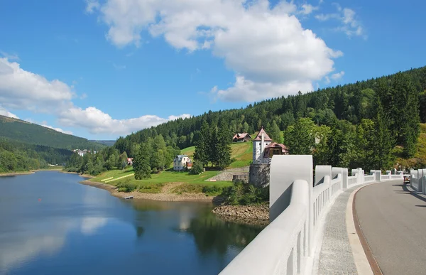 Elbe reservoir, spindleruv mlyn Reuzengebergte, Tsjechië — Stockfoto