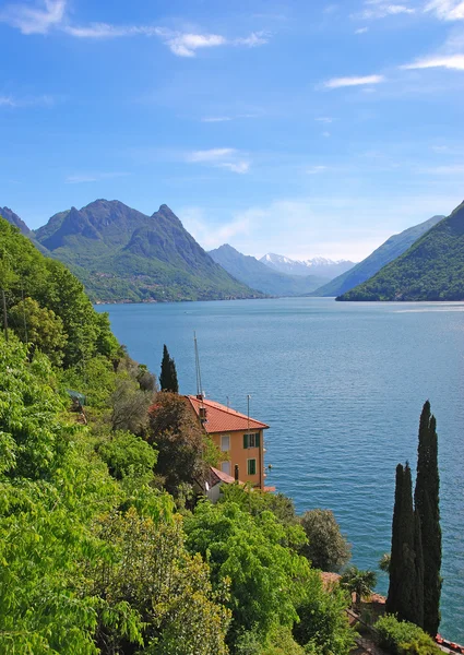 Lago Lugano cerca de Gandria, Suiza — Foto de Stock