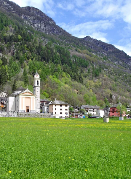 Sonogno, Кантон Тічіно, Швейцарія — стокове фото