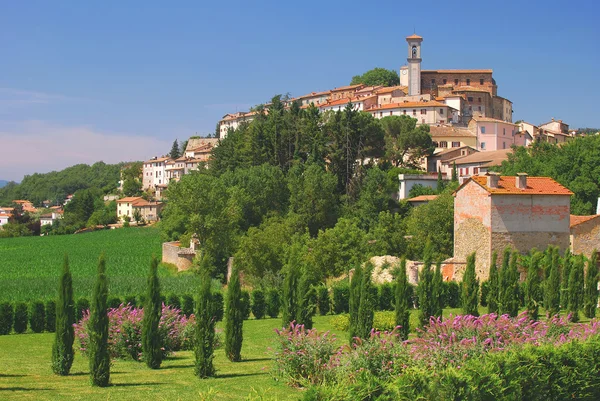 Idilliaco Villaggio in Umbria vicino Assisi — Foto Stock