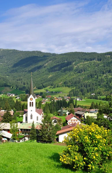 Pueblo de Riezlern, Kleinwalsertal, Vorarlberg, Austria —  Fotos de Stock