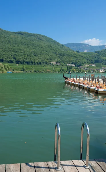 Lago Caldaro, Tirol del Sur cerca de Merano, Italia — Foto de Stock