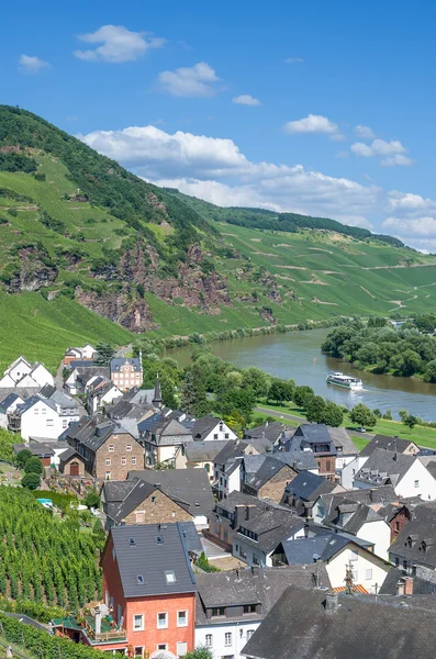 Вино село Uerzig, Mosel річки, Німеччина — стокове фото