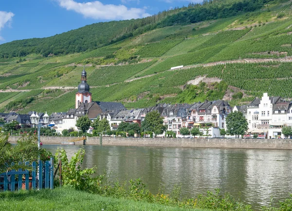 Wijn dorp van Zell, Moezel rivier, Duitsland — Stockfoto