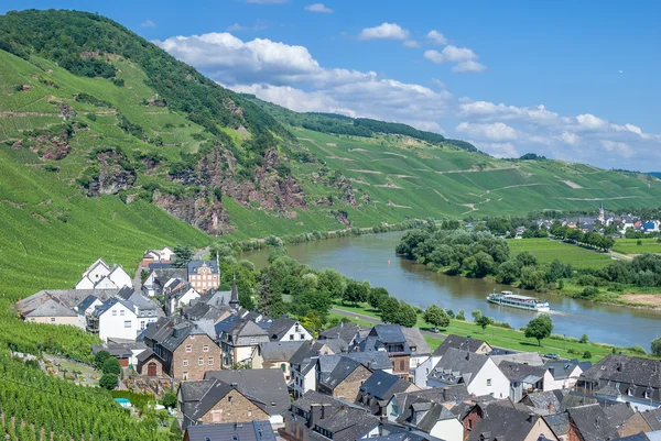 Wine Village of Uerzig, Mosel River, Německo — Stock fotografie