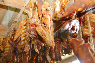 füme et smokehouse asılı