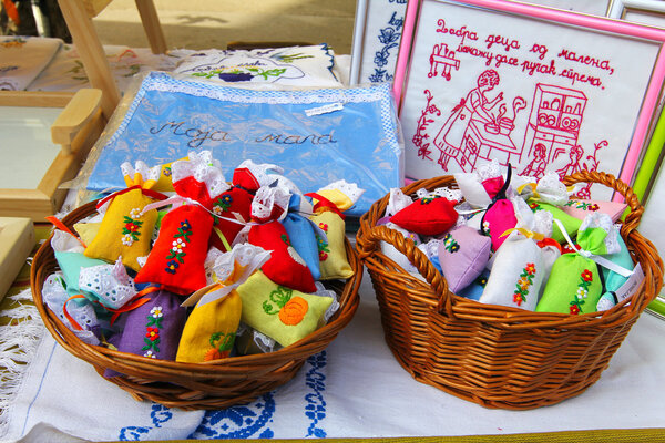 украшенный ароматным мешком сушеного
